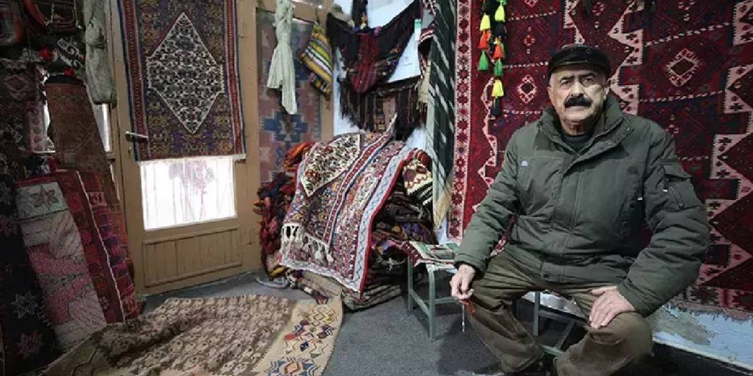 Yarım asırdır yapıyor, dar sokaktaki dükkanın ışıkları sabah erkenden yanıyor! Suriye, Rusya, Sibirya… Hepsini gezerek satıyor… 3